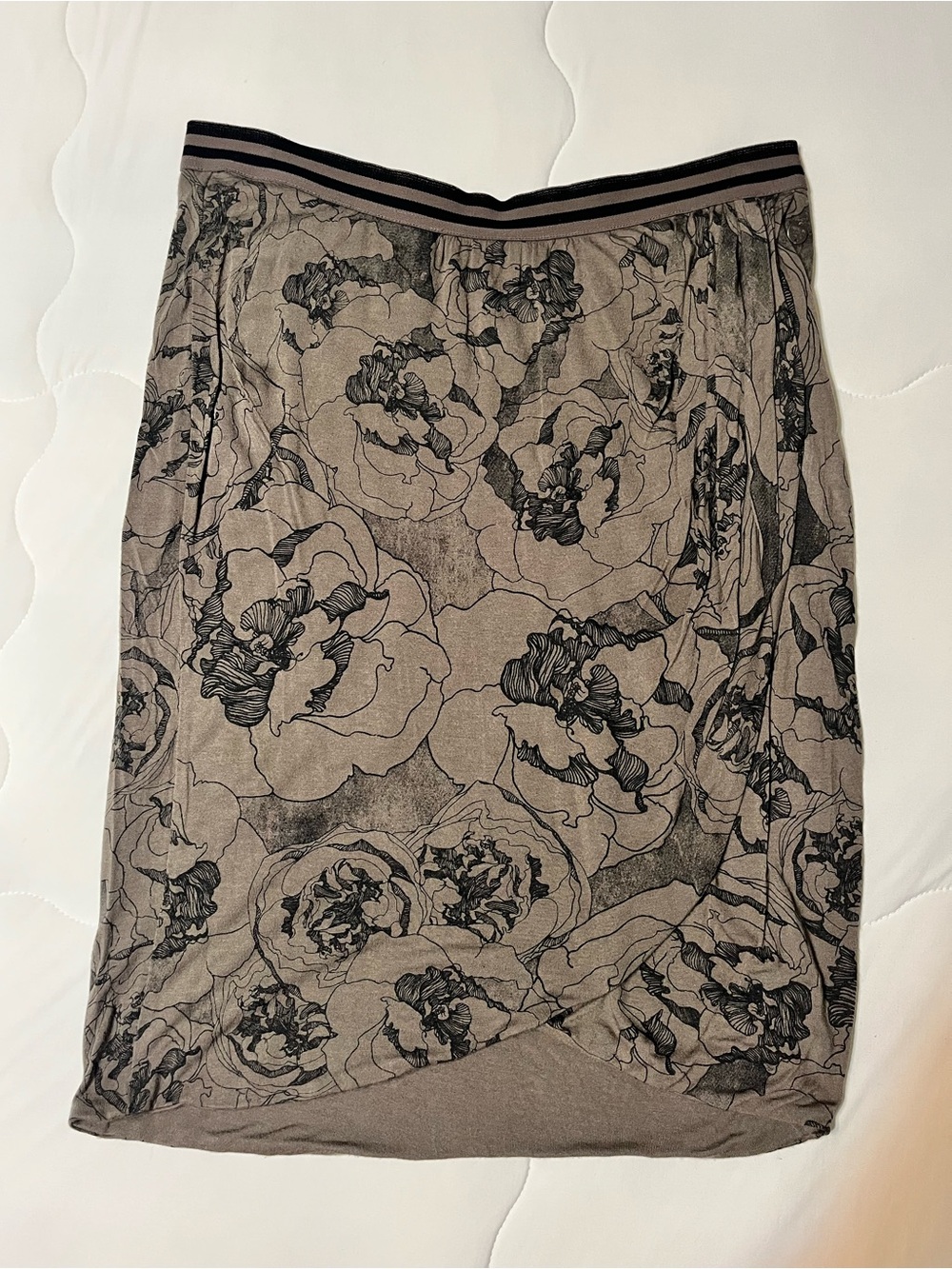 Garcia Jeans Floral Tulip Wrap Midi Skirt Elastic Waist Size M Taupe & Black